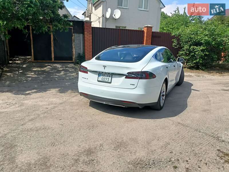 Ліфтбек Tesla Model S 2016 в Запоріжжі
