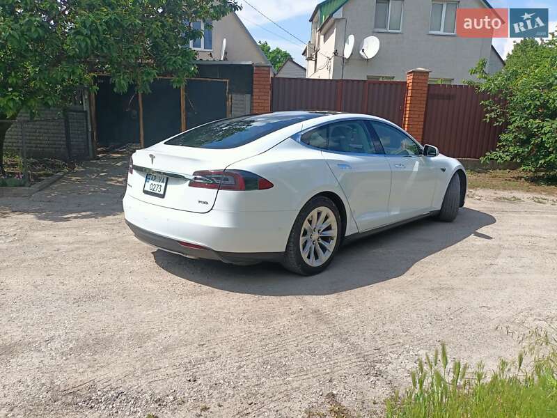 Ліфтбек Tesla Model S 2016 в Запоріжжі
