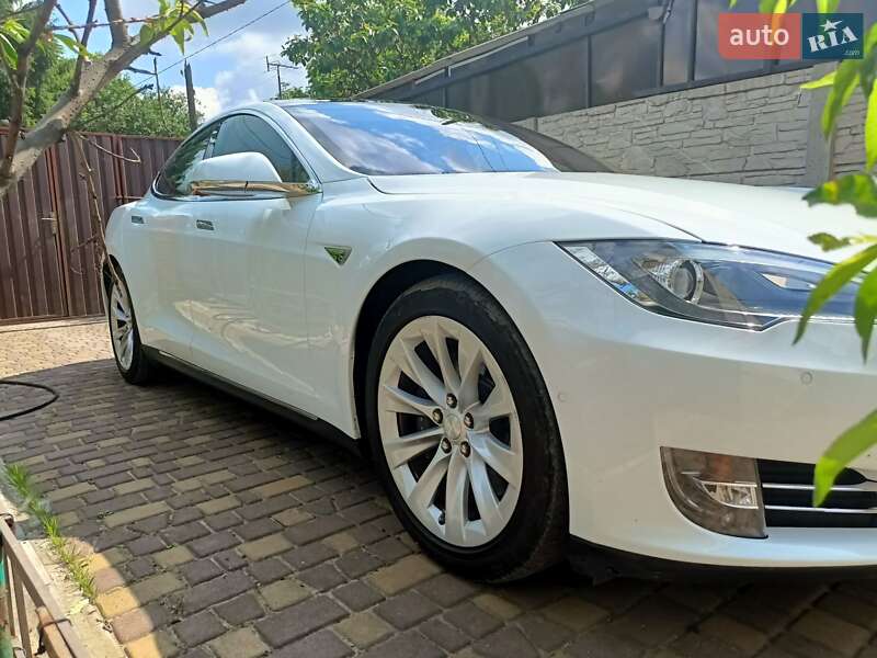 Ліфтбек Tesla Model S 2016 в Запоріжжі
