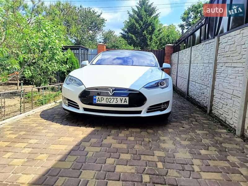 Ліфтбек Tesla Model S 2016 в Запоріжжі