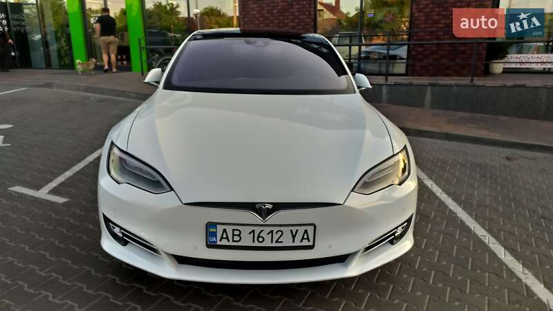 Лифтбек Tesla Model S 2016 в Виннице
