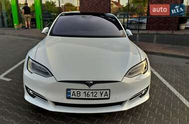 Лифтбек Tesla Model S 2016 в Виннице