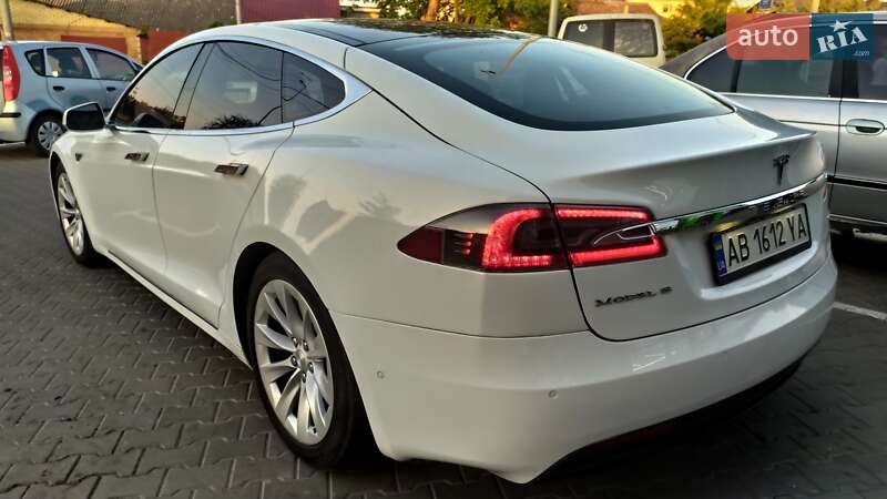 Лифтбек Tesla Model S 2016 в Виннице