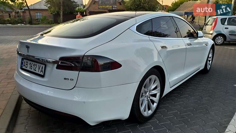 Лифтбек Tesla Model S 2016 в Виннице