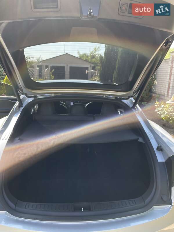 Ліфтбек Tesla Model S 2018 в Житомирі