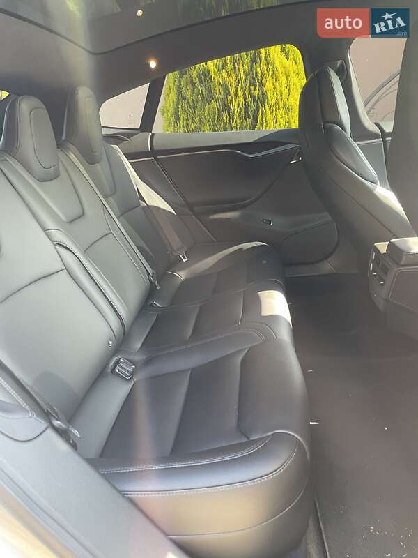 Ліфтбек Tesla Model S 2018 в Житомирі