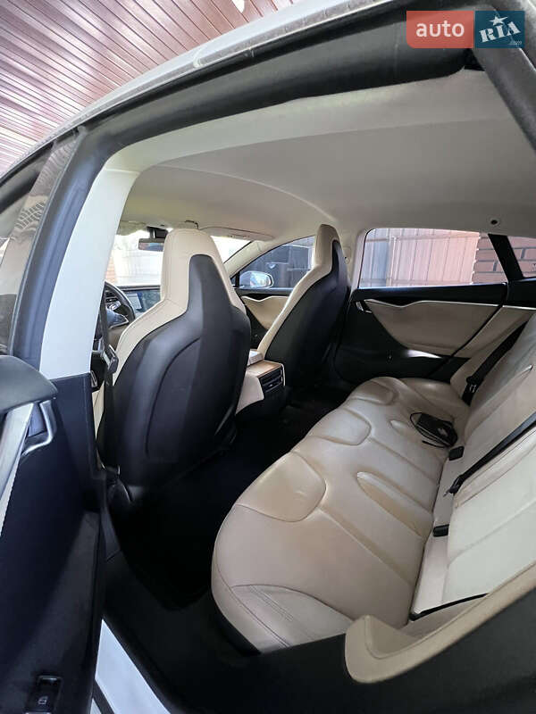 Лифтбек Tesla Model S 2013 в Киеве фото 4 Лифтбек Tesla Model S 2013 в Киеве