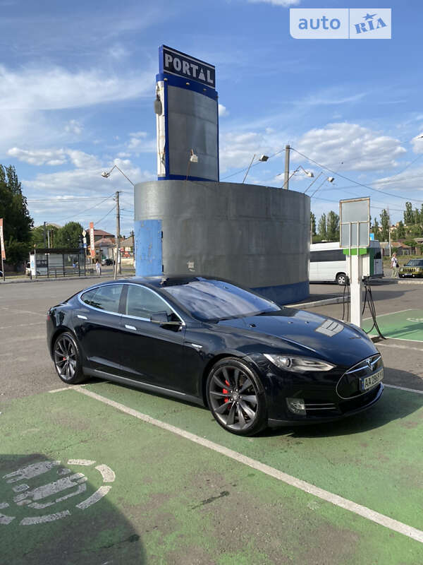 Ліфтбек Tesla Model S 2015 в Миколаєві