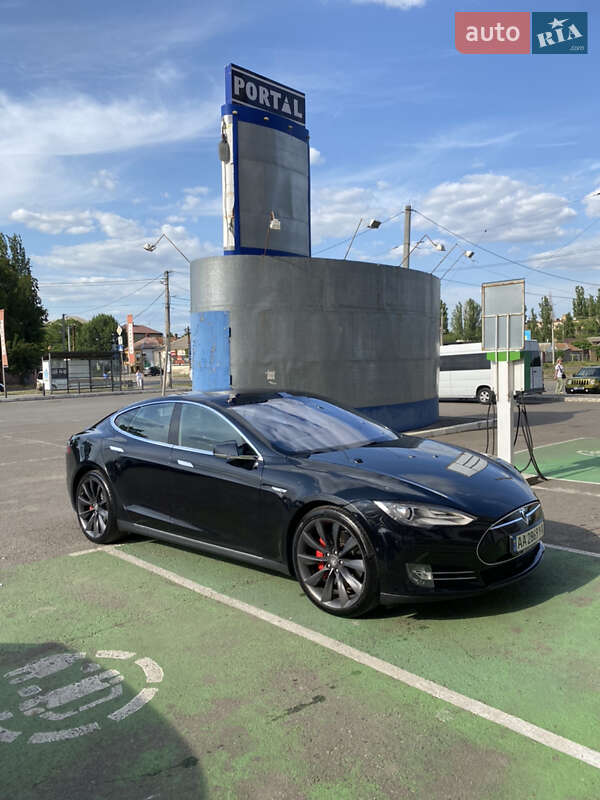 Ліфтбек Tesla Model S 2015 в Миколаєві