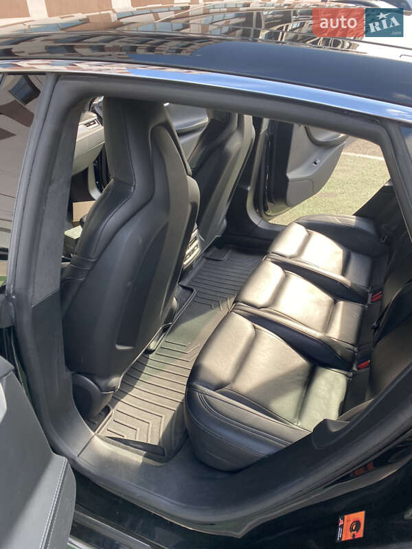 Ліфтбек Tesla Model S 2015 в Миколаєві