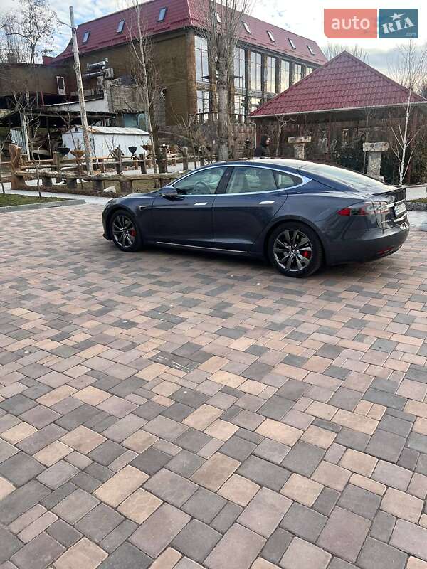 Лифтбек Tesla Model S 2016 в Николаеве