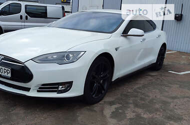 Лифтбек Tesla Model S 2014 в Киеве