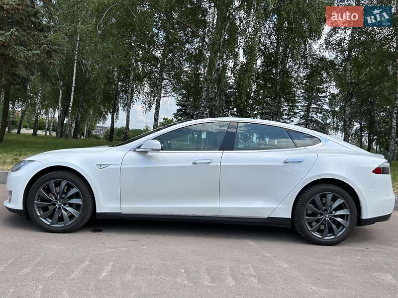 Ліфтбек Tesla Model S 2015 в Житомирі