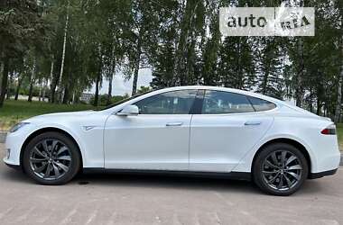 Лифтбек Tesla Model S 2015 в Житомире