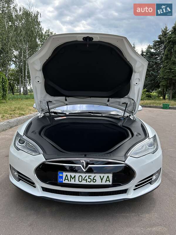 Ліфтбек Tesla Model S 2015 в Житомирі