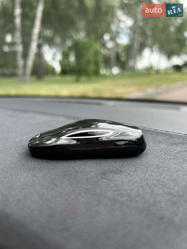 Ліфтбек Tesla Model S 2015 в Житомирі