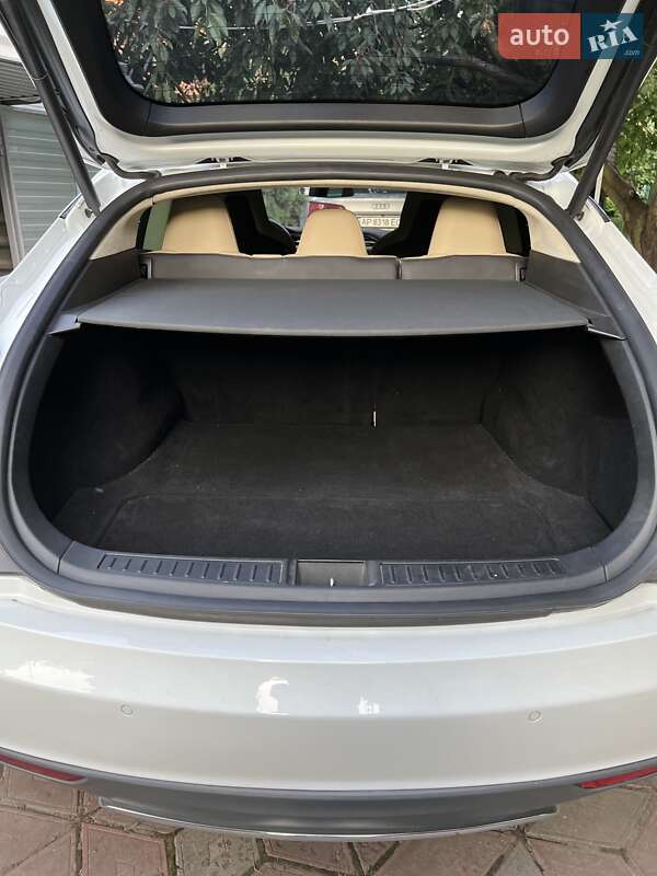 Лифтбек Tesla Model S 2015 в Запорожье