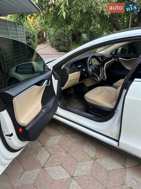 Лифтбек Tesla Model S 2015 в Запорожье