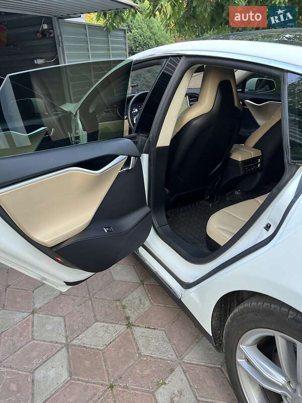 Лифтбек Tesla Model S 2015 в Запорожье