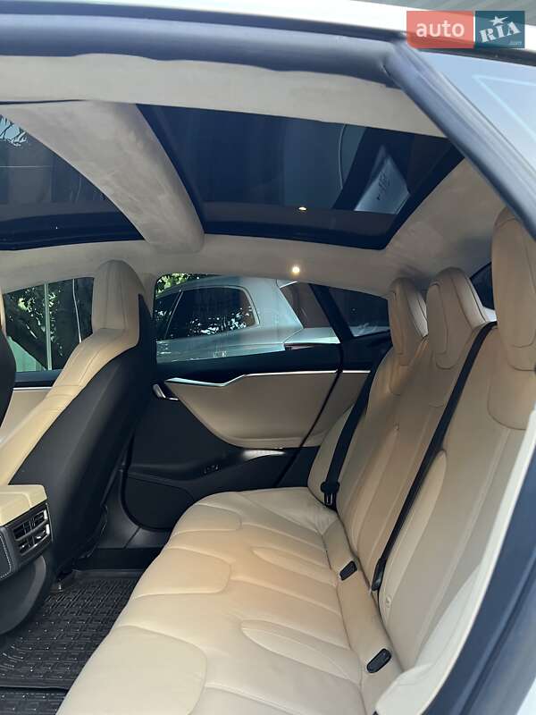 Лифтбек Tesla Model S 2015 в Запорожье