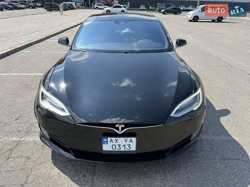 Ліфтбек Tesla Model S 2016 в Києві