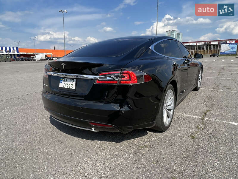 Ліфтбек Tesla Model S 2016 в Києві