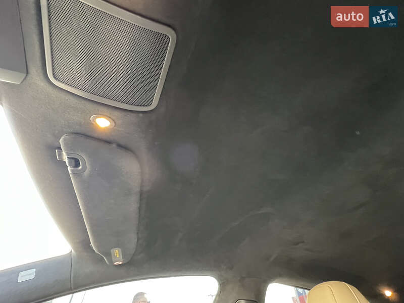 Ліфтбек Tesla Model S 2016 в Києві