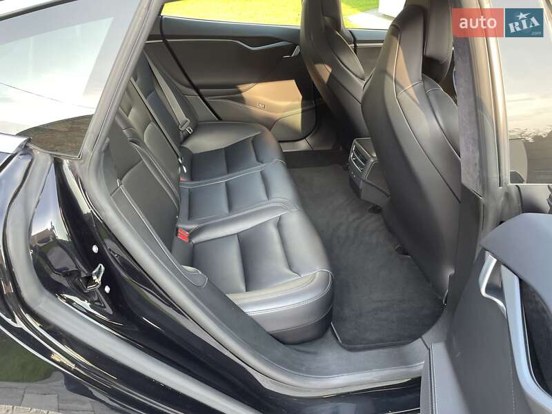 Лифтбек Tesla Model S 2018 в Львове