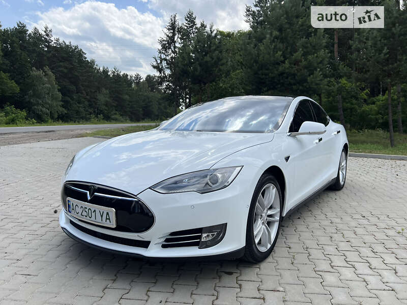 Лифтбек Tesla Model S 2015 в Ковеле