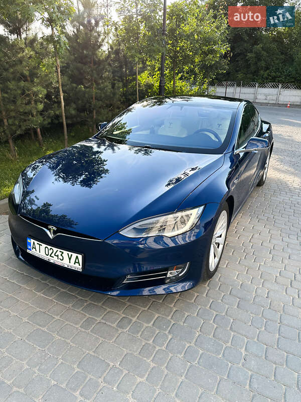 Ліфтбек Tesla Model S 2017 в Івано-Франківську