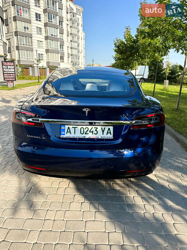 Ліфтбек Tesla Model S 2017 в Івано-Франківську