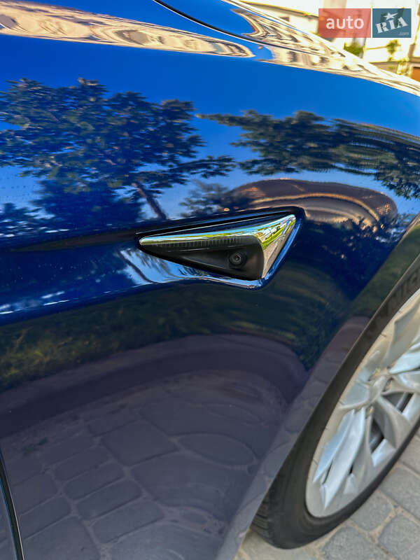 Ліфтбек Tesla Model S 2017 в Івано-Франківську