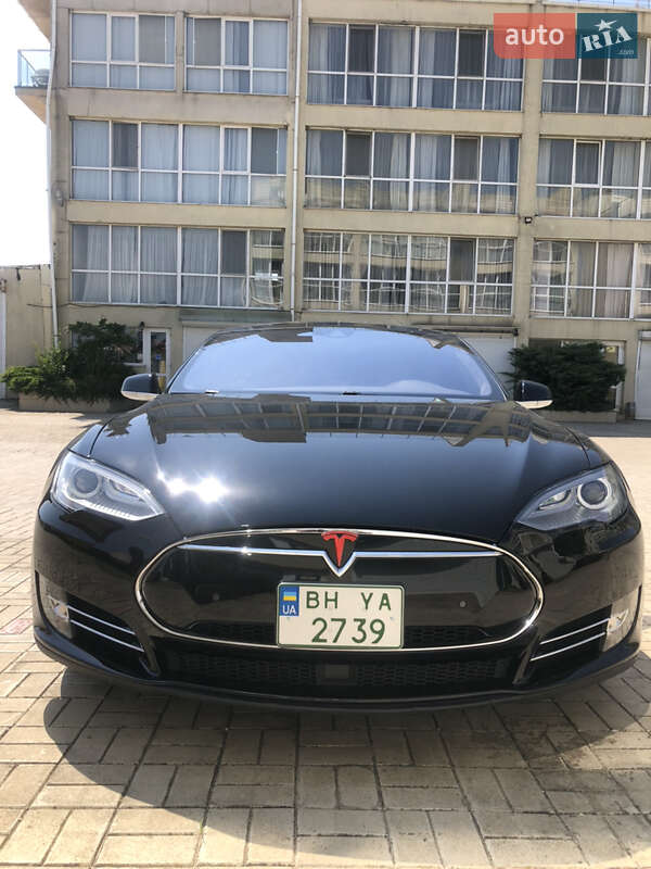 Ліфтбек Tesla Model S 2015 в Одесі