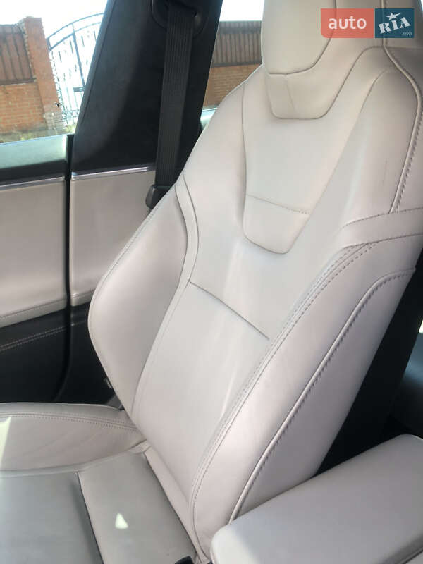 Ліфтбек Tesla Model S 2015 в Одесі