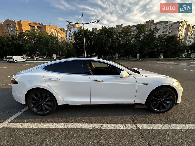 Лифтбек Tesla Model S 2013 в Киеве