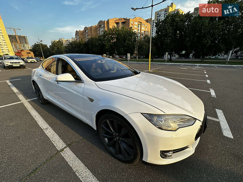 Лифтбек Tesla Model S 2013 в Киеве