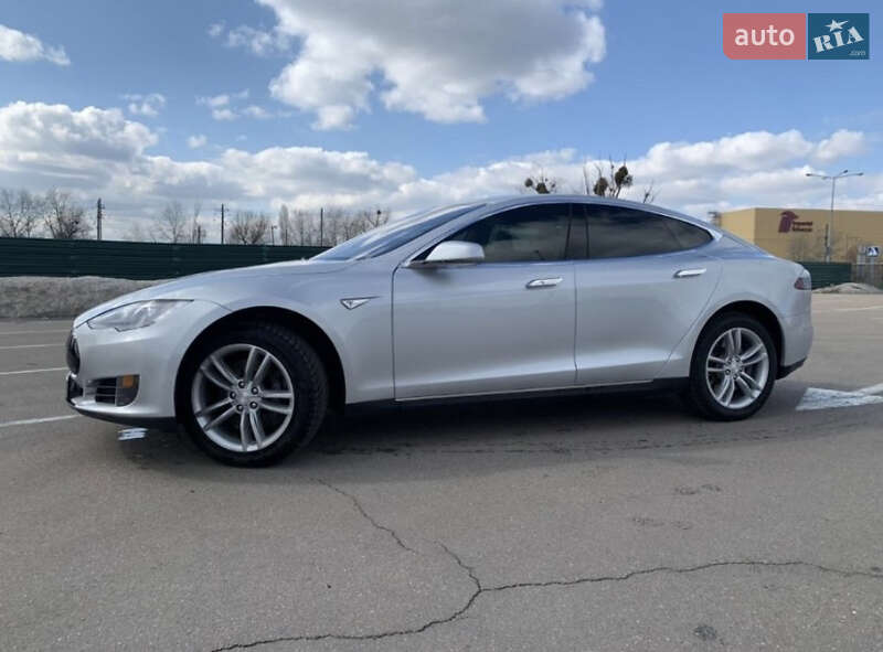 Ліфтбек Tesla Model S 2013 в Києві
