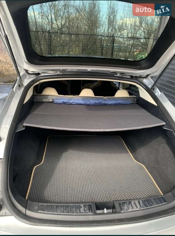 Ліфтбек Tesla Model S 2013 в Києві