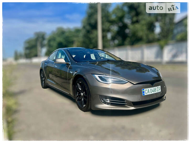 Лифтбек Tesla Model S 2015 в Вышгороде