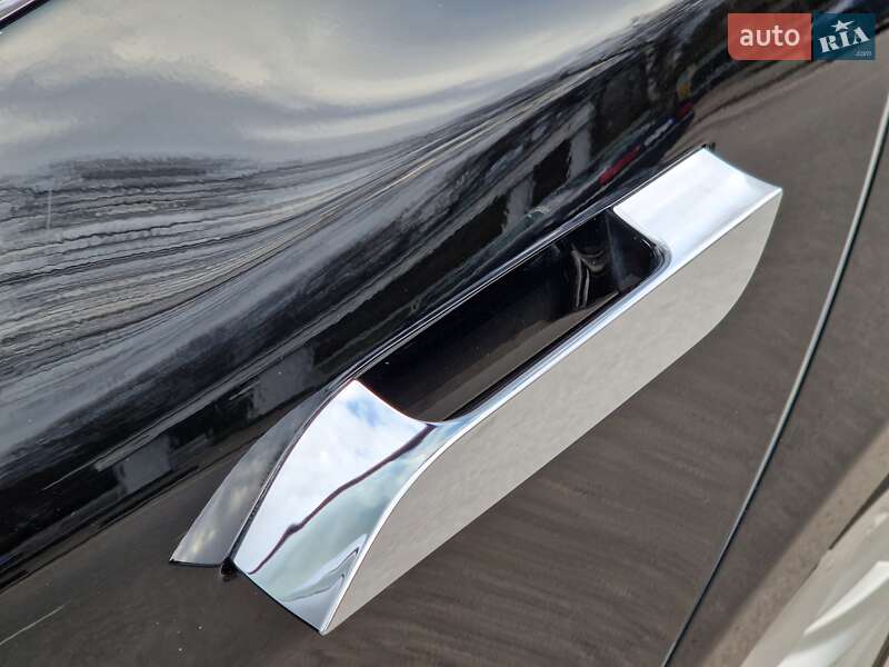 Лифтбек Tesla Model S 2017 в Виннице