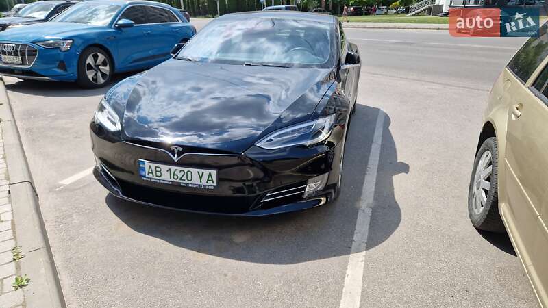 Лифтбек Tesla Model S 2017 в Виннице