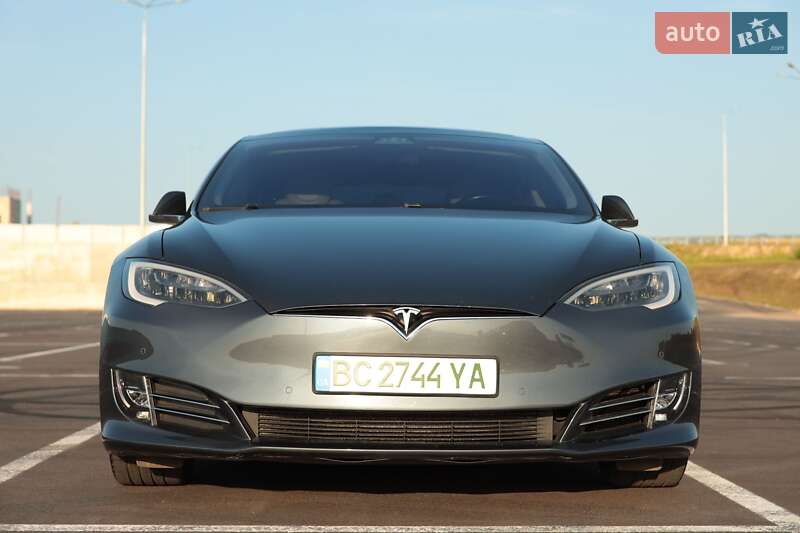 Лифтбек Tesla Model S 2017 в Львове