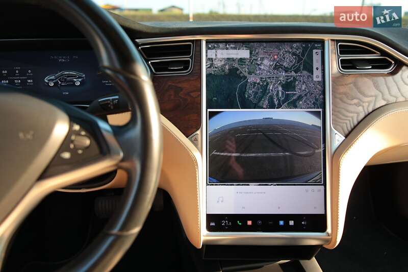 Лифтбек Tesla Model S 2017 в Львове