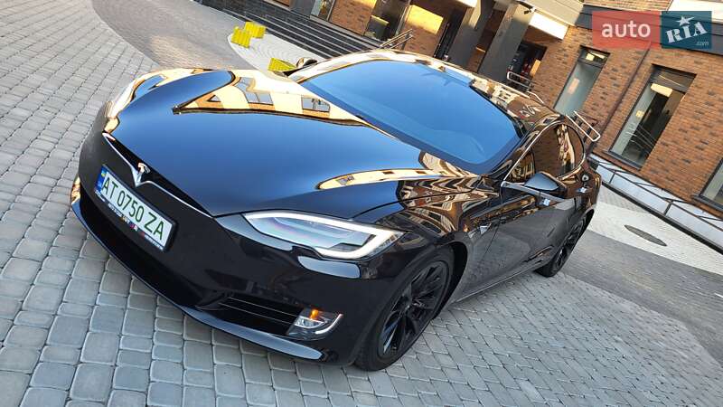 Лифтбек Tesla Model S 2016 в Коломые