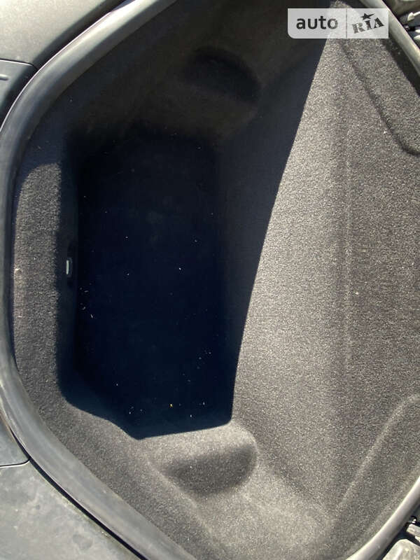 Ліфтбек Tesla Model S 2015 в Обухові