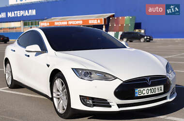 Tesla Model S 2014