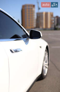 Лифтбек Tesla Model S 2014 в 