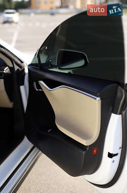 Лифтбек Tesla Model S 2014 в 