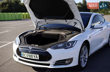 Лифтбек Tesla Model S 2014 в 