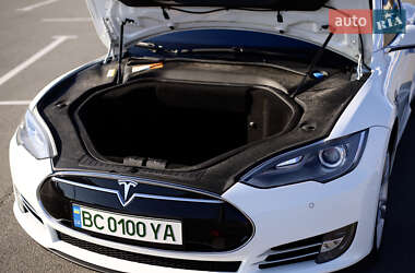 Лифтбек Tesla Model S 2014 в 